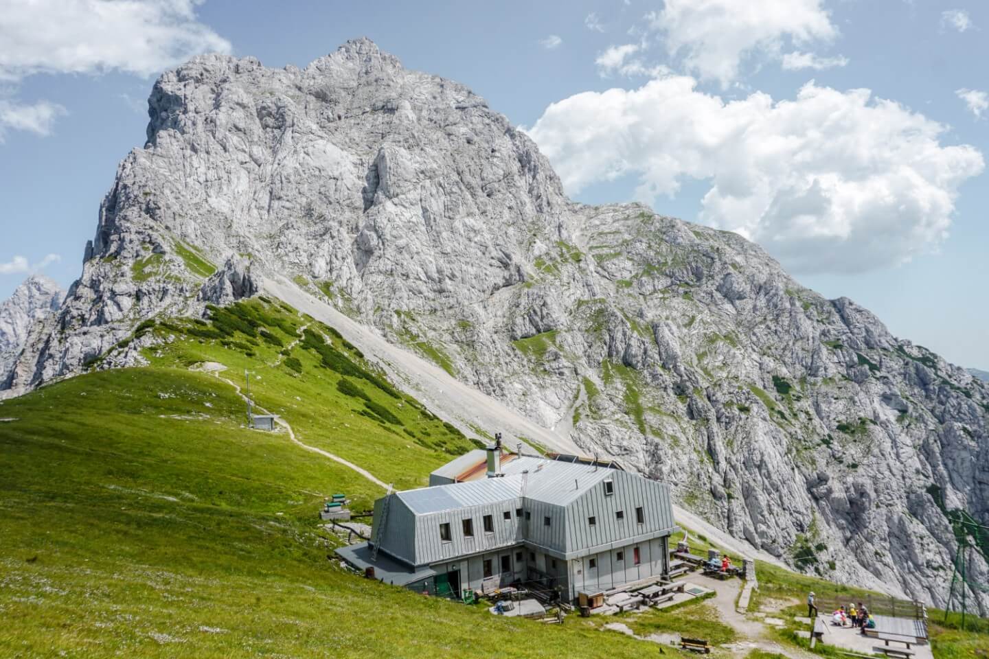 Kamniška koča na Kamniškem sedlu, Kamnik Saddle mountain hut