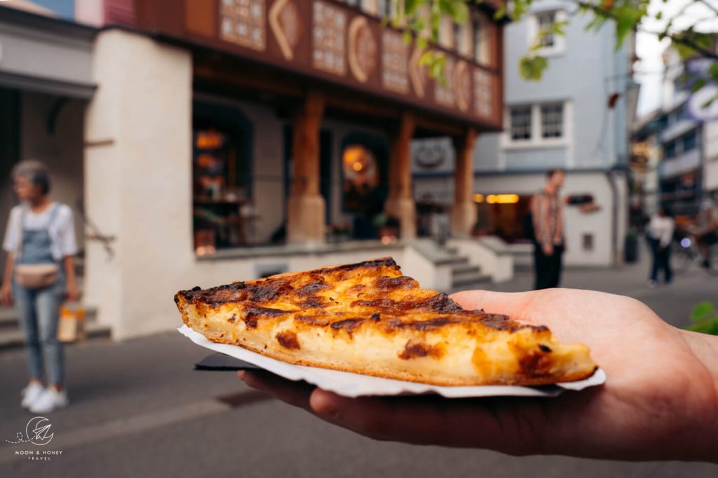 Käse-Zwiebelfladen, Bäckerei und Wirtschaft Drei Könige, Appenzell Village, Switzerland