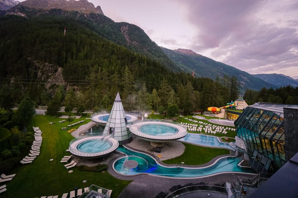 Aqua Dome Floating Basins, Dolomites