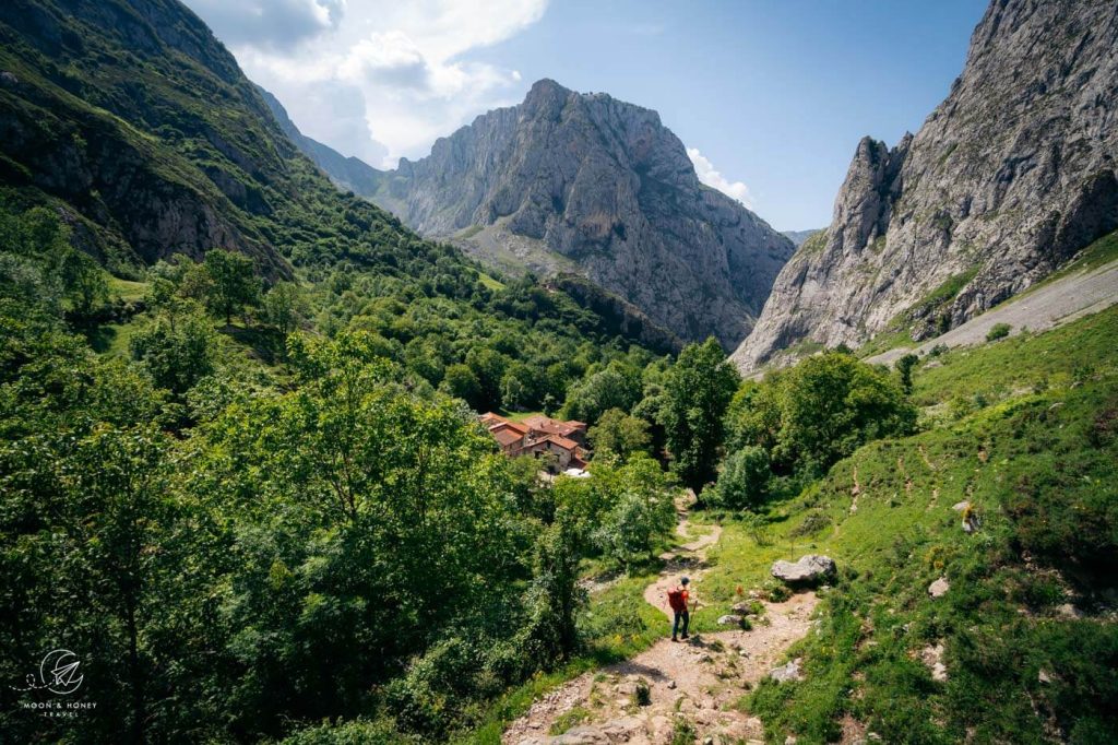 Collado de Pandébano - Bulnes hiking trail, Picos de Europa, Spain