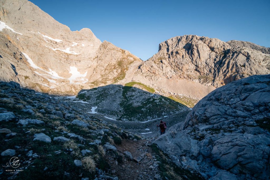 Refugio Jou de los Cabrones to Horcada Arenera hiking trail, Picos de Europa, Spain