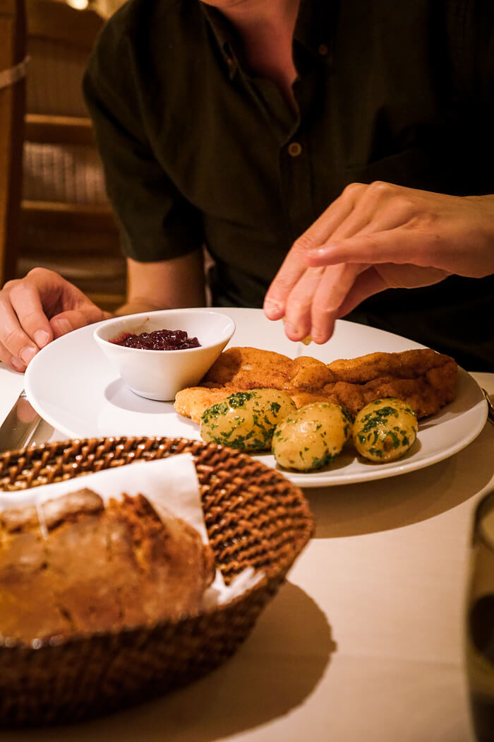 Wiener Schnitzel, Der Berghof, Lech am Arlberg, Österreich