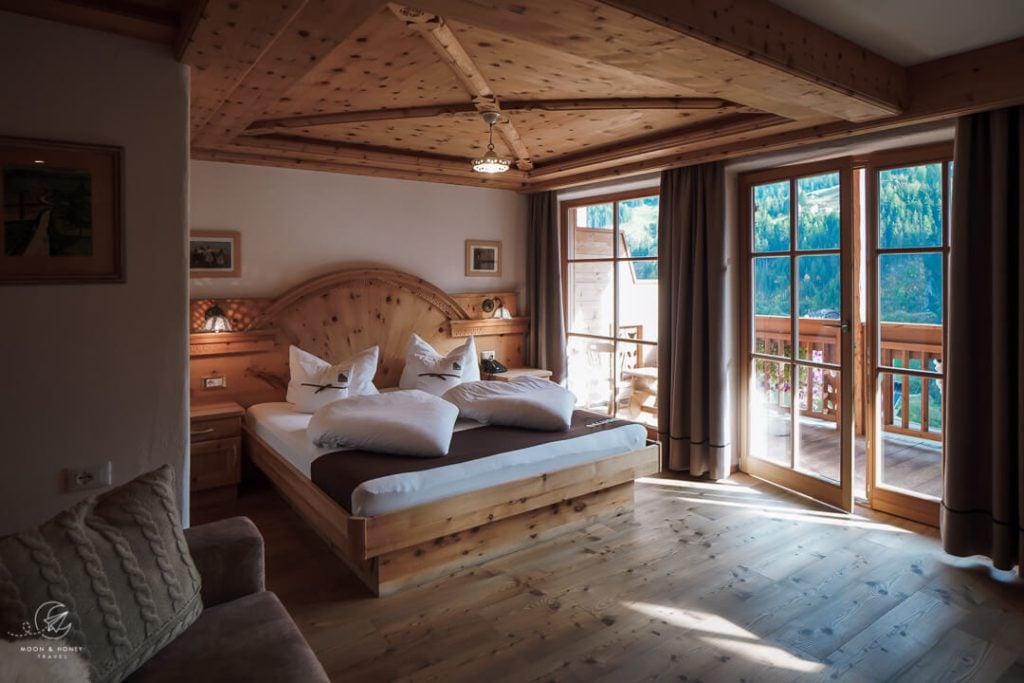 Dorfhotel Beludei Bedroom, Val Gardena, Dolomites