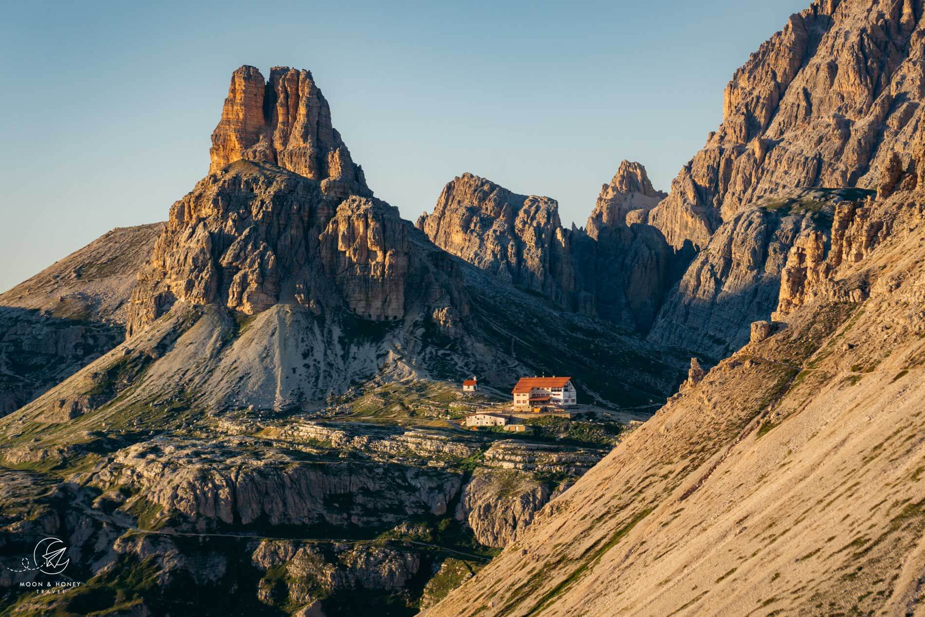 Rifugio locatelli / Dreizinnenhütte mountain hut, Dolomites