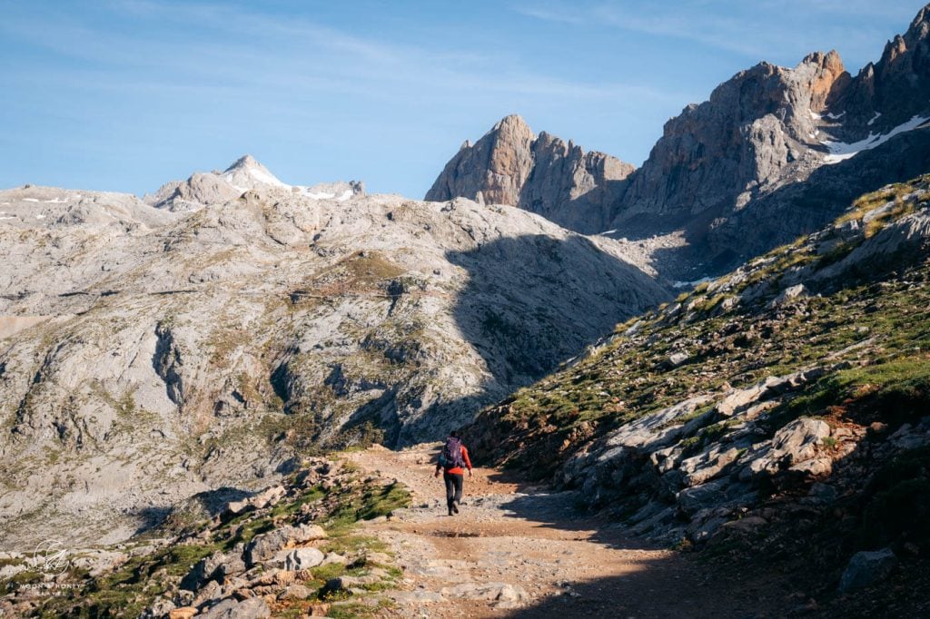 Mirador del Cable to Horcadina de Covarrobles Hiking Trail, Picos de Europa, Spain