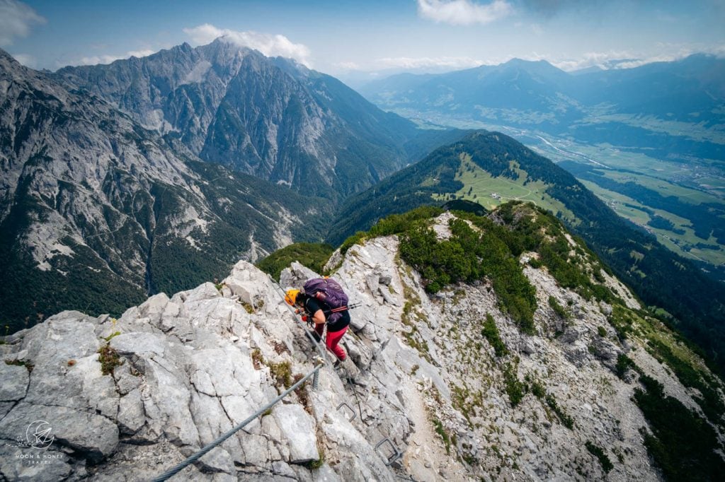 Hundskopf Eastern Ridge, secured drop, Karwendel Gleirsch-Halltal Chain, Austria