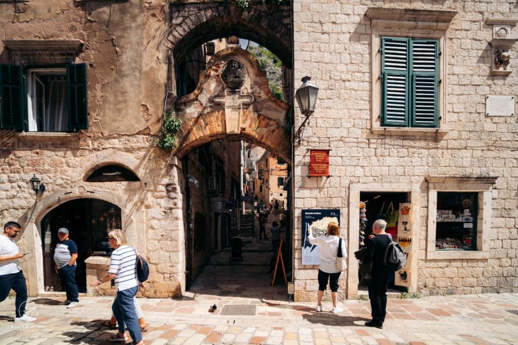 Road to the fortress on the hill, archway 1760, Kotor