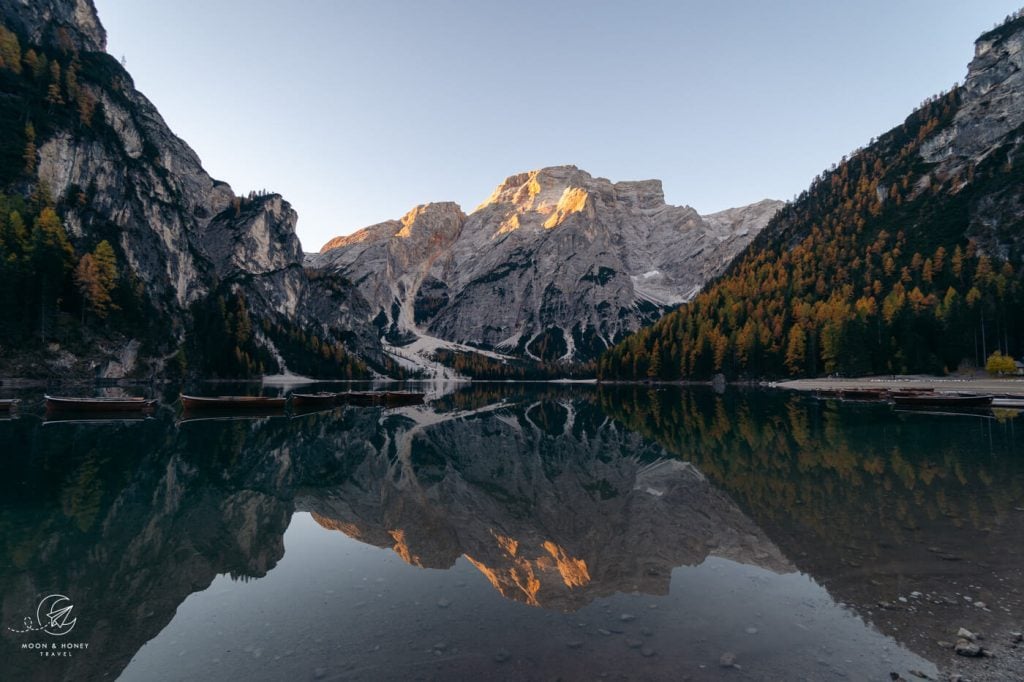 Pragser Wildsee im Herbst, Sonnenaufgang, Südtirol, Italien