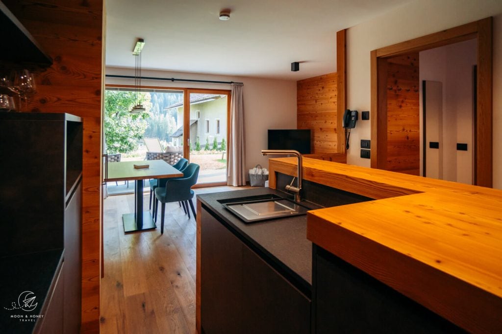 Les Dolomites Mountain Lodges Suite with Kitchen
