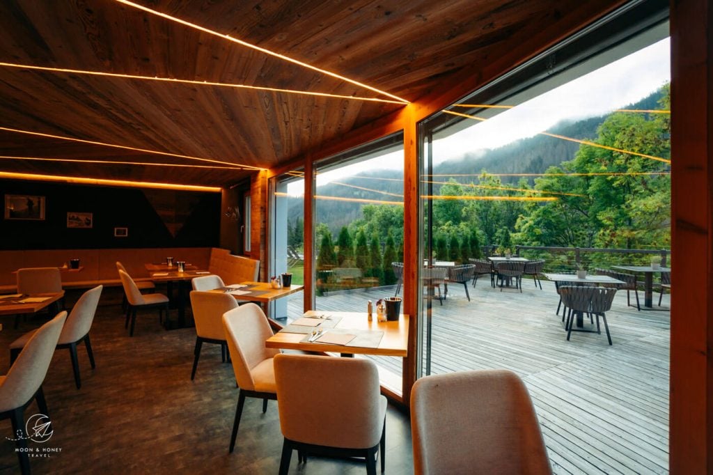 Breakfast room of Les Dolomites Mountain Lodges, Lungiarü, Dolomites