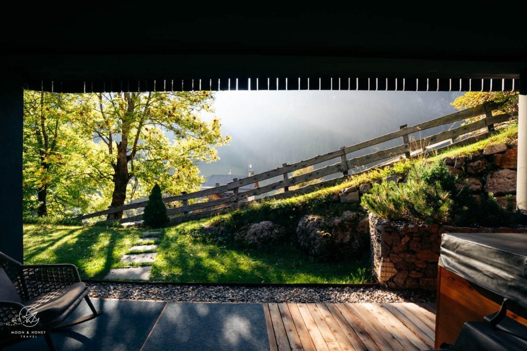 Outdoor whirlpool of Les Dolomites Mountain Lodges, Lungiarü, South Tyrol