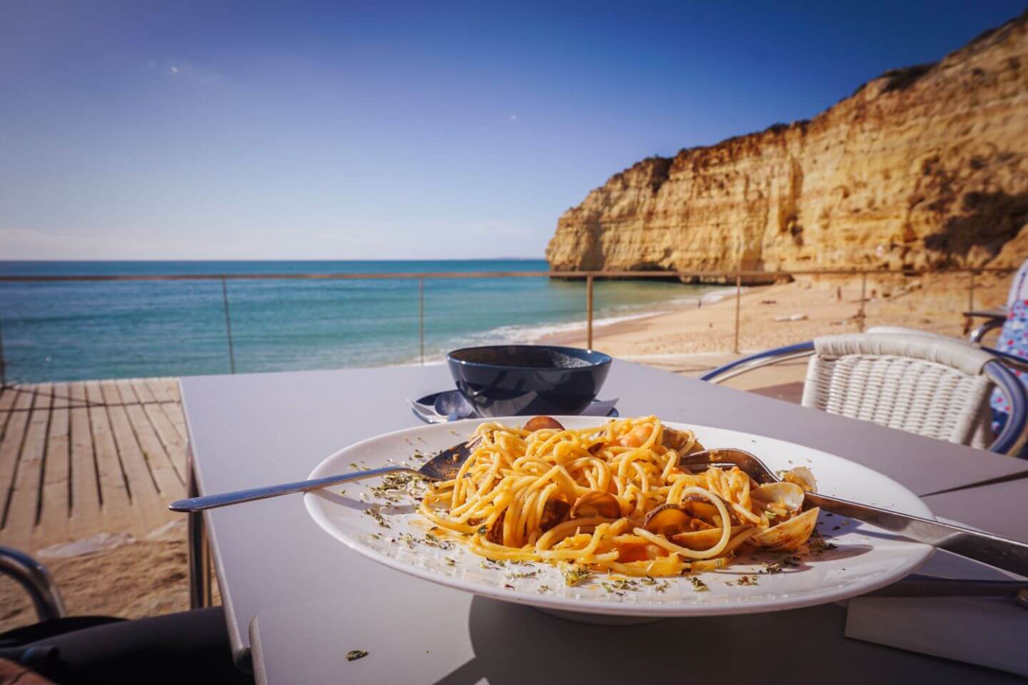 Vale Ceintanes Beach, O Stop Restaurant