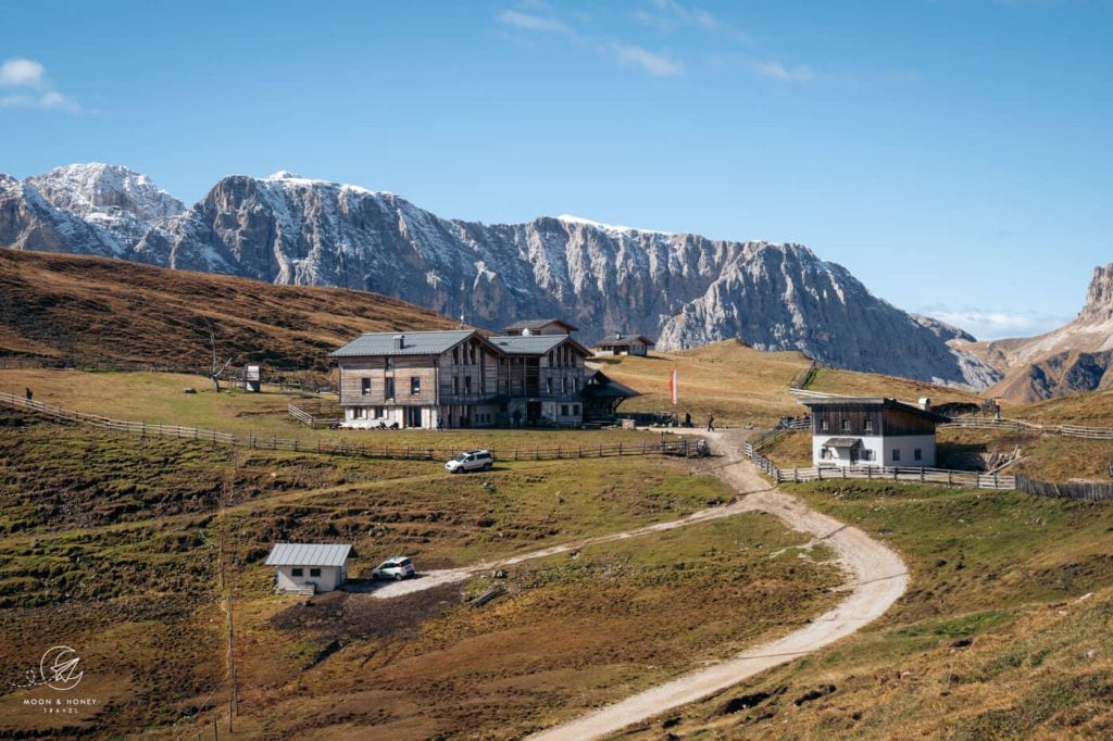 Rifugio Sasso Piatto, Plattkofelhütte, Langkofel circuit trail, dolomites