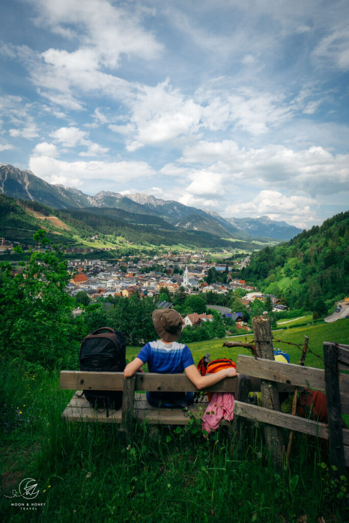 Ausblick aufs Stadtzentrum von Schladming, Österreich