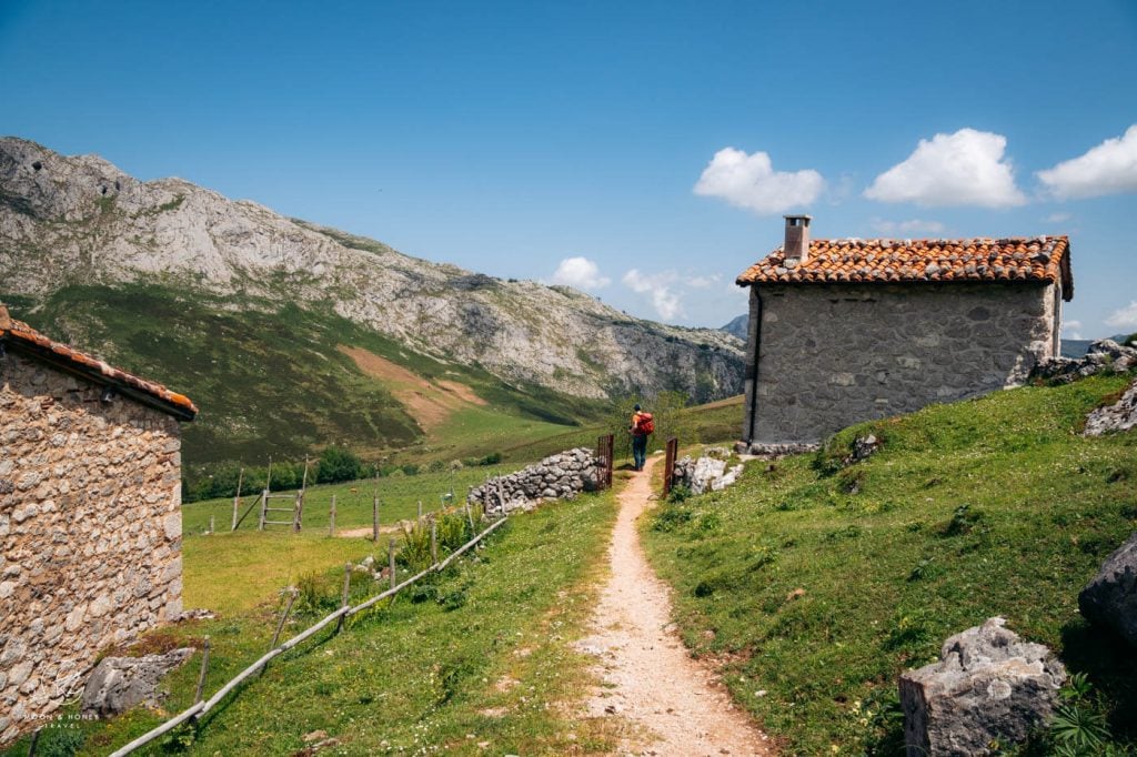 Refugio de la Terenosa - Collado de Pandébano hiking trail, Picos de Europa