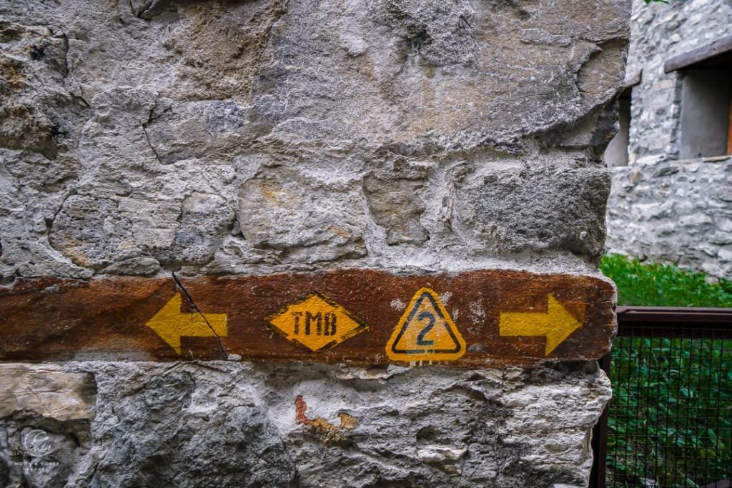 Tour du Mont Blanc waymarks, Italy