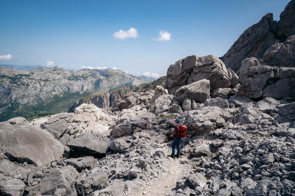 Refugio de Urriellu - Collado Valleju rocking trail, Picos de Europa trek, Spain